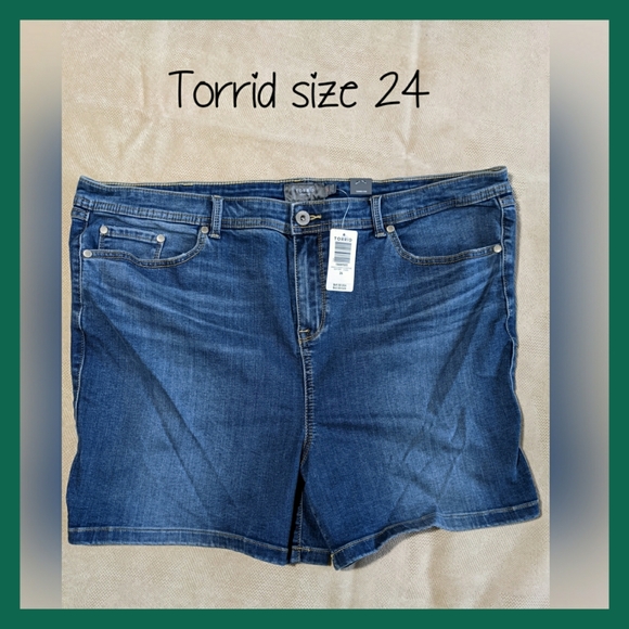 Torrid size 24 Mid-Fit 5" shorts - Picture 2 of 2